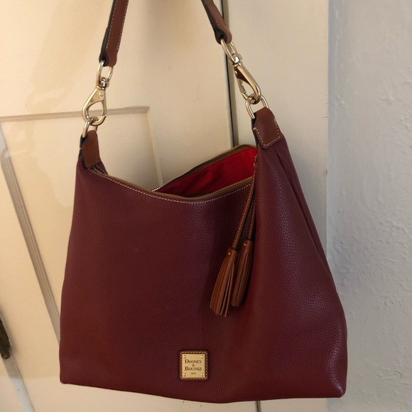 Dooney & Bourke Handbags - Dooney & Bourke shoulder bag Dooney & Bourke Handbags - Dooney & Bourke shoulder bag